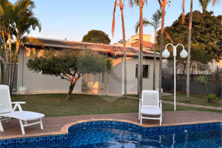 Casa à venda com 4 quartos, sendo 3 suítes, no condomínio Terras de Mont Serrat, Salto - SP