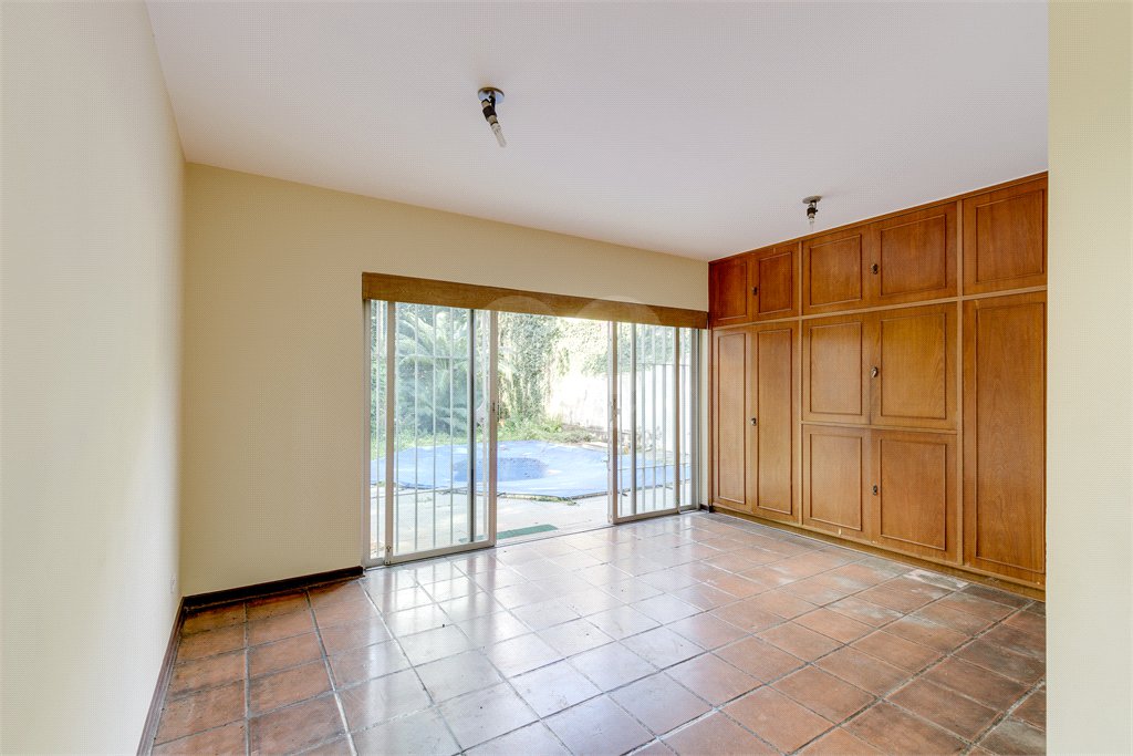 Casa à venda com 4 quartos, sendo 3 suítes, em Jardim Marajoara, São Paulo, SP