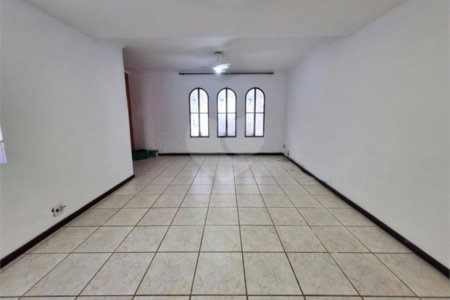 Sobrado à venda com 3 quartos, sendo 2 suítes, em Jardim Ester Yolanda, São Paulo, SP