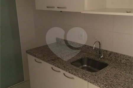 Apartamento à venda com 3 quartos, sendo 1 suíte,  em Jardim Parque Morumbi, São Paulo, SP