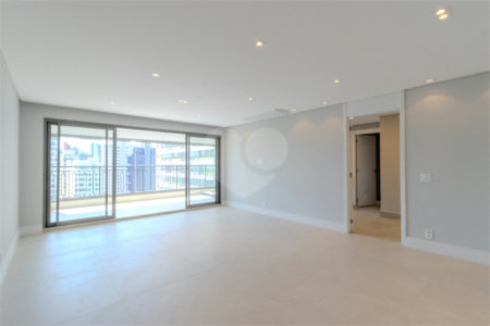 Apartamento para venda em Moema com 3 quartos, sendo 3 suítes, 2 vagas, 149 m²