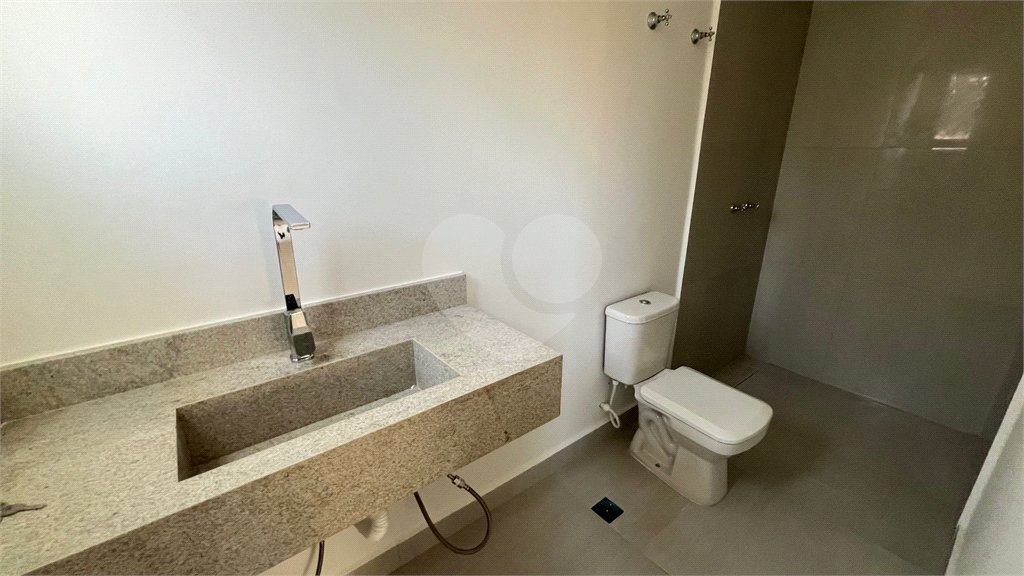 Sobrado à venda com 3 suítes em Vila Petrópolis, Atibaia, SP