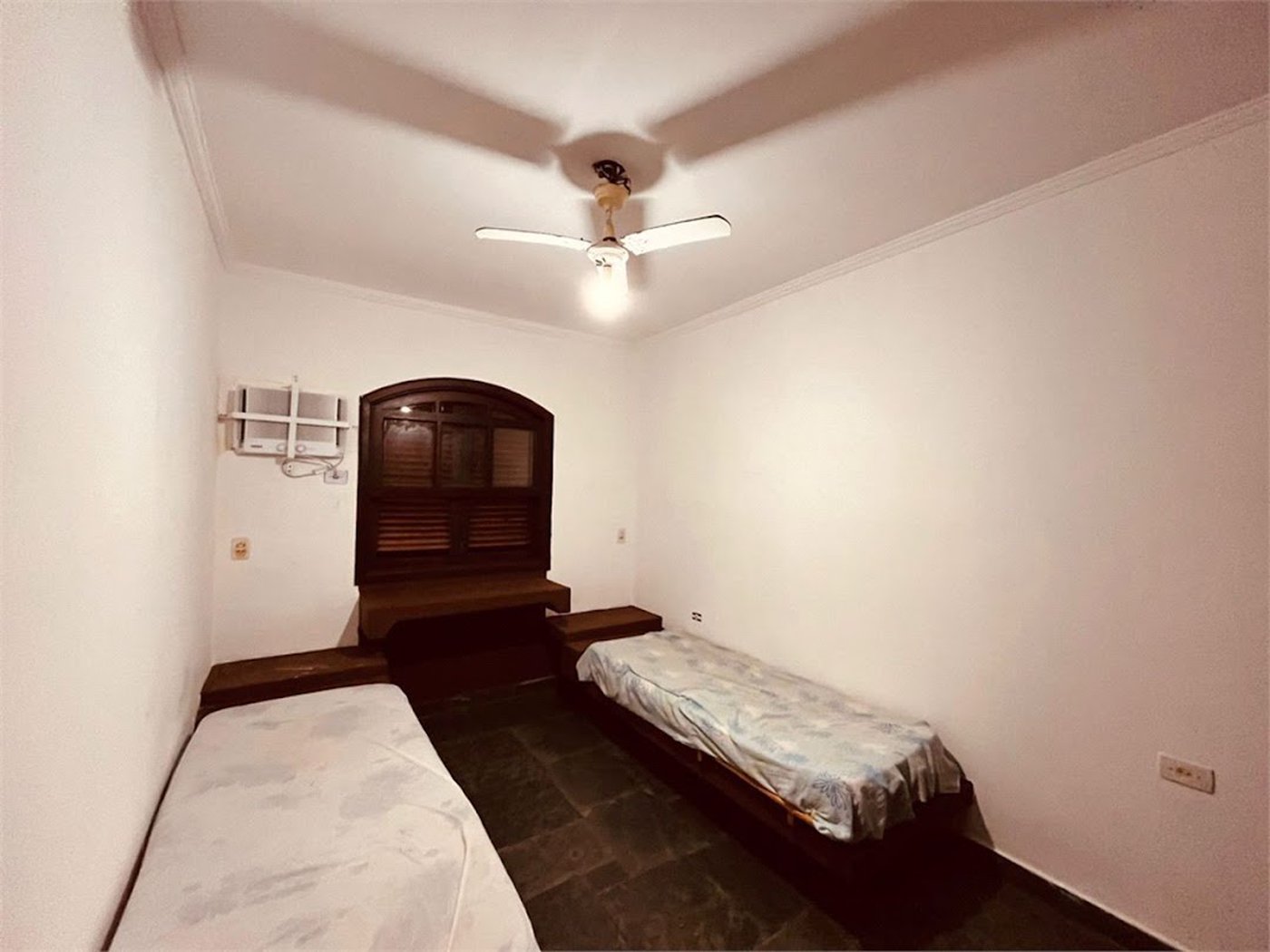 Casa com 6 dormitórios à venda, 300 m² por R$ 680.000,00 - Balneário Cidade Atlântica - Guarujá/SP