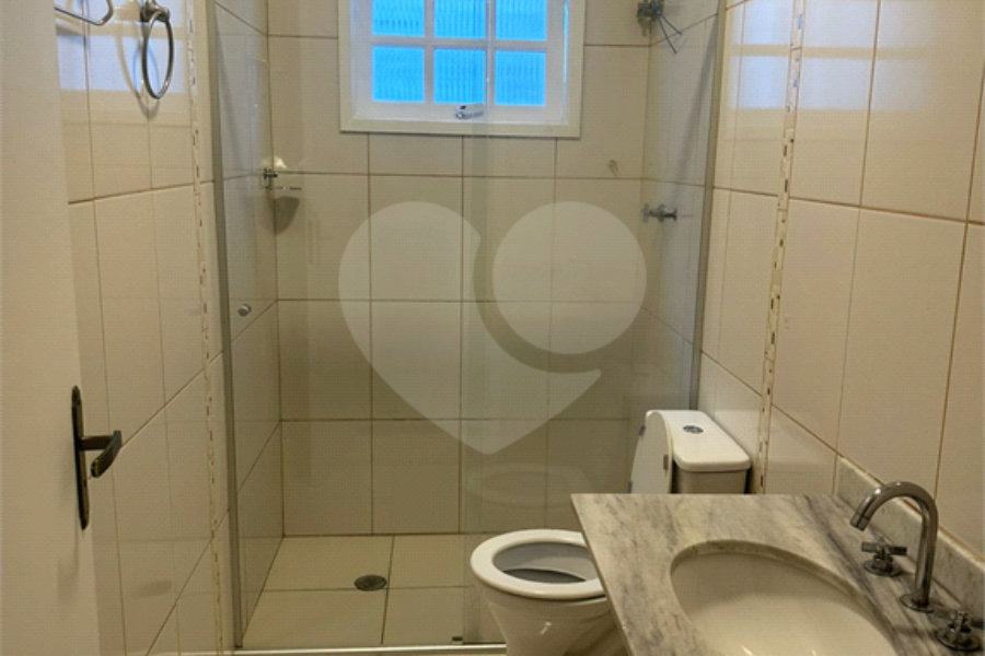 Casa à venda com 4 quartos, sendo 1 suíte,  no condomínio Jardim das Acácias, Cotia - SP