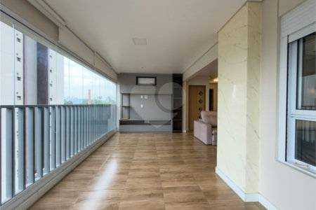 Apartamento à venda com 4 quartos, sendo 2 suítes, em Pinheiros, São Paulo, SP