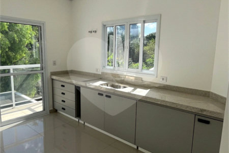 Sobrado à venda ou para alugar com 3 suítes em Vila Thais, Atibaia, SP