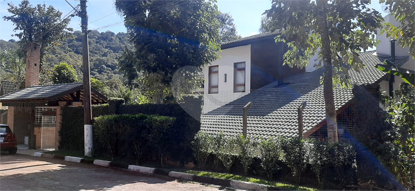 Sobrado à venda com 5 quartos, sendo 3 suítes, em Serra da Cantareira, Mairiporã, SP