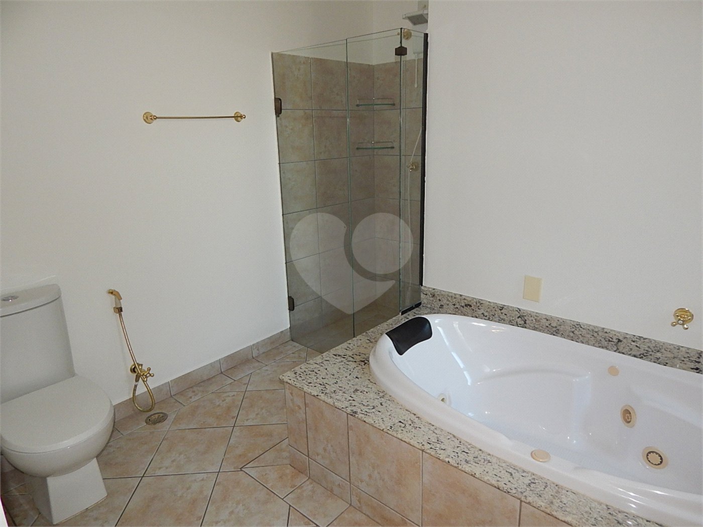 Casa à venda com 3 quartos, sendo 1 suíte, no condomínio Alpes de Vinhedo, Vinhedo - SP