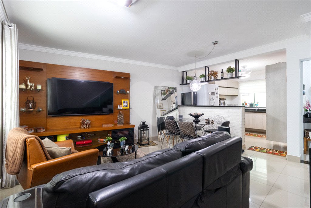 Casa à venda com 3 quartos, sendo 1 suíte, no condomínio Orquideas, São Paulo - SP