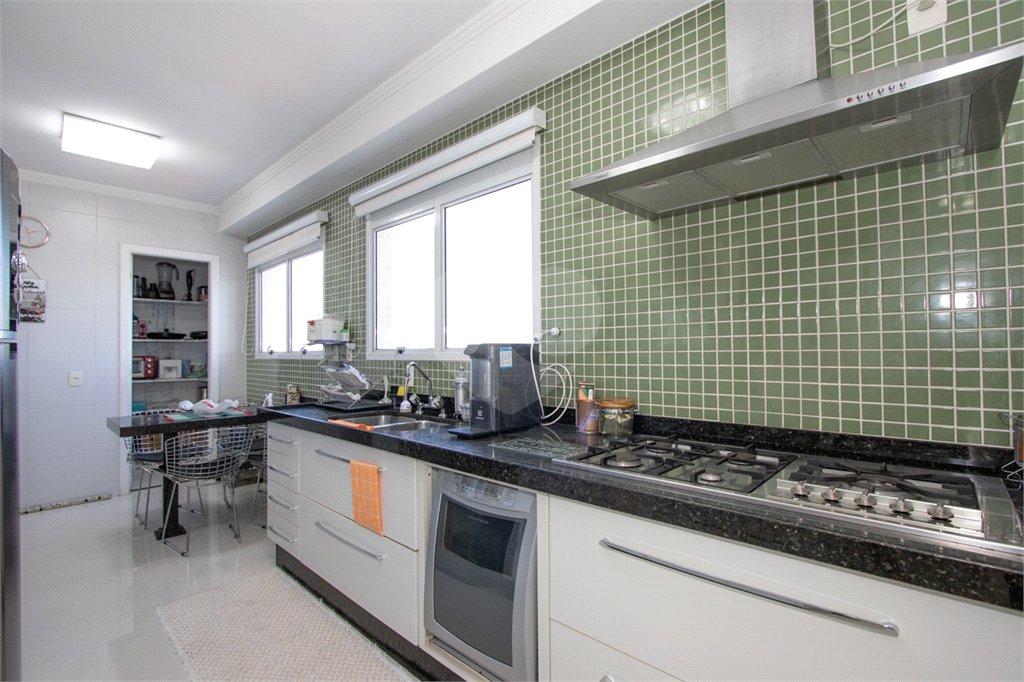Apartamento à venda com 4 quartos, sendo 3 suítes,  em Vila Romana, São Paulo, SP