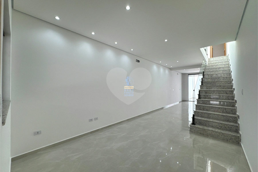 Sobrado à venda com 3 quartos, sendo 1 suíte, em Parada Inglesa, São Paulo, SP