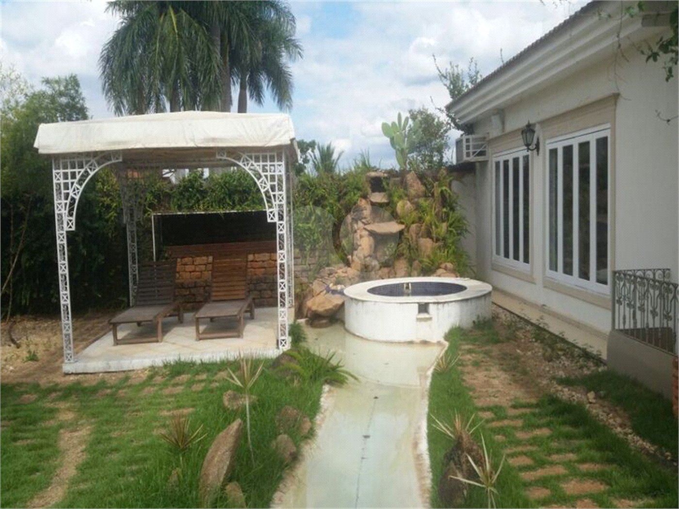 Casa à venda ou para alugar com 3 quartos, sendo 2 suítes, no condomínio Residencial Chacara Santa Maria, Votorantim - SP