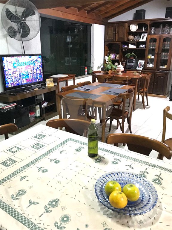 Casa à venda com 3 quartos, sendo 2 suítes,  em Vila Oliveira, Mogi das Cruzes, SP
