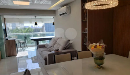 Apartamento à venda com 3 suítes em Vila Alexandria, São Paulo, SP