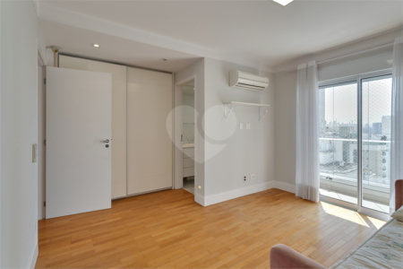 Apartamento à venda com 4 suítes em Campo Belo, São Paulo, SP