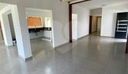 Casa à venda com 3 suítes no Centro, Vinhedo, SP