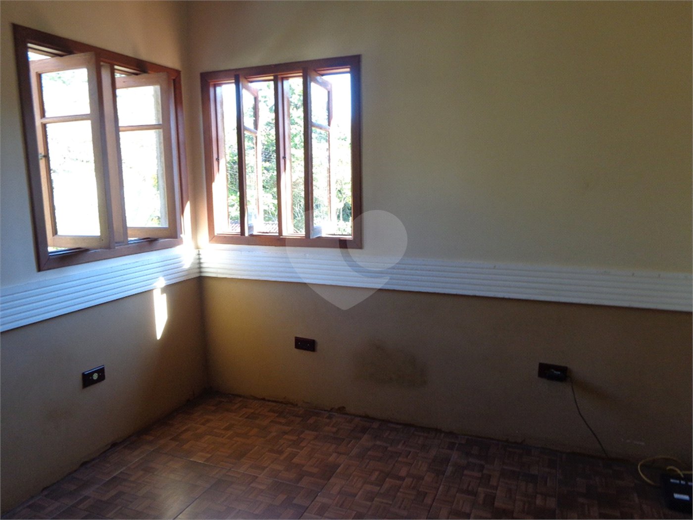 Sobrado à venda com 5 quartos, sendo 1 suíte, em Serra da Cantareira, Mairiporã, SP