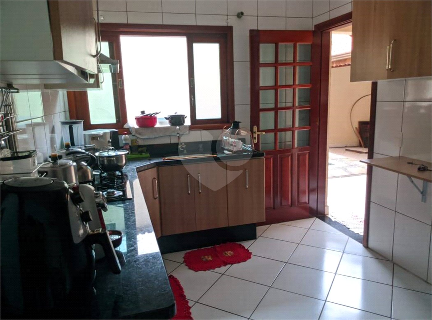 Sobrado à venda com 3 quartos, sendo 1 suíte,  em Jardim Vitória, Suzano, SP
