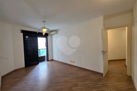 Apartamento à venda com 3 suítes em Vila Uberabinha, São Paulo, SP