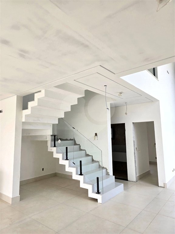 Casa à venda com 4 quartos, sendo 3 suítes, no condomínio Alphaville Nova Esplanada 4, Votorantim - SP