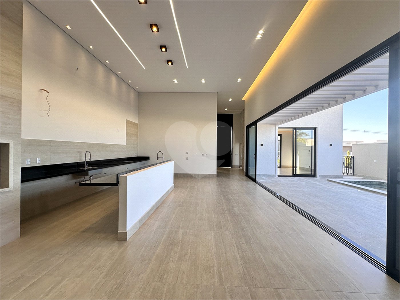 Casa à venda com 3 suítes no condomínio Residencial Florais Itália, Cuiabá - MT