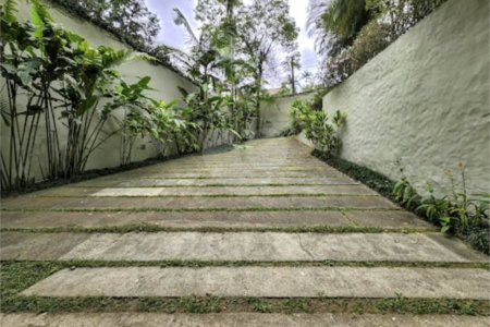 Sobrado à venda com 5 suítes em Paineiras do Morumbi, São Paulo, SP