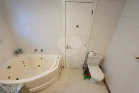Casa à venda com 3 suítes no condomínio Sunríse, São Paulo - SP