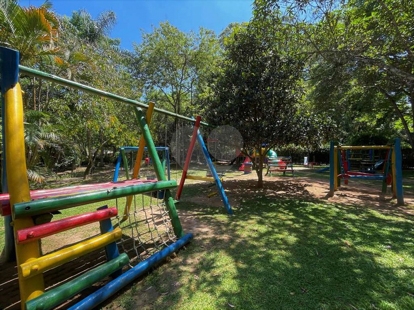 Casa de Alto Padrão à Venda e Locação - Condomínio Vila Verde