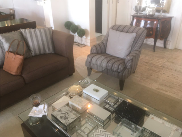 Apartamento à venda com 4 quartos, sendo 3 suítes,  em Moema, São Paulo, SP