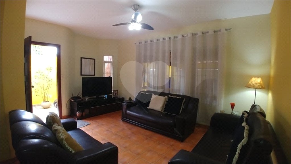 Sobrado à venda com 3 quartos, sendo 1 suíte,  em Tremembé, São Paulo, SP