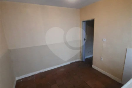 Jardim Morada do Sol- casa de vila- frente- sem vaga de garagem,(garagem pra moto,) - 1 dormitório, wc, cozinha, lavanderia - R$ 1000,00- com iptu- aceita 03 caução, fiador, 08 titulo de capitalização, obs - água e energia compartilhada, Ótima localização, próxima ao distrito i