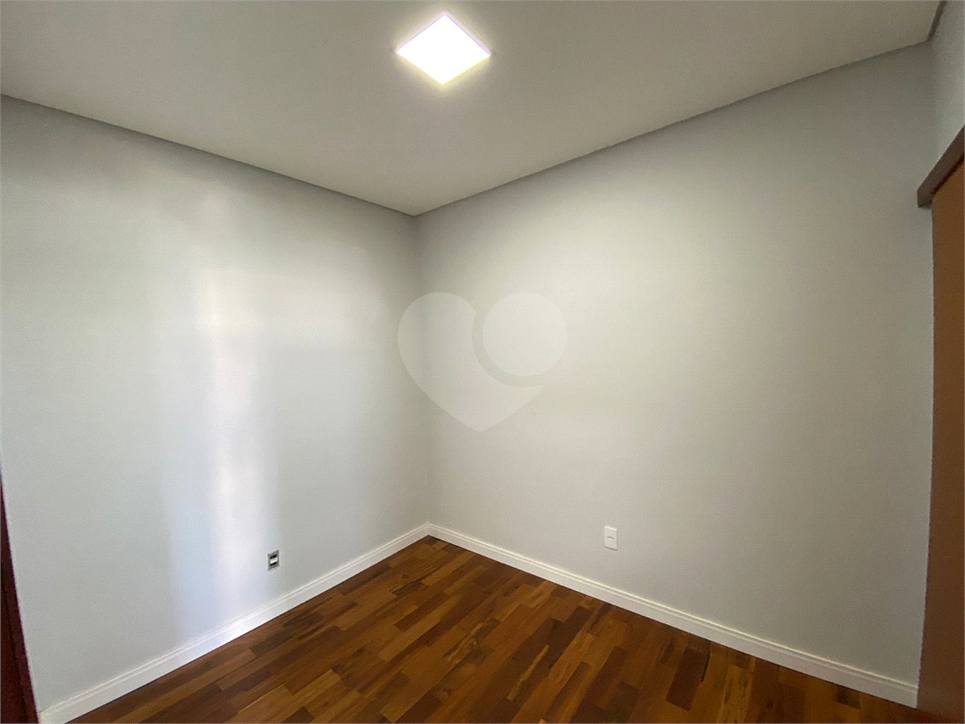 Casa com alto padrão de acabamento para venda no Condomínio Montreal.