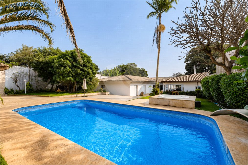 Casa Térrea à venda com 4 quartos, sendo 2 suítes, em Interlagos, São Paulo, SP