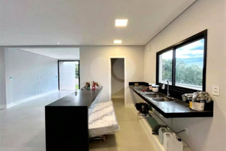 Casa à venda com 3 suítes no condomínio Ninho Verde II, Pardinho - SP