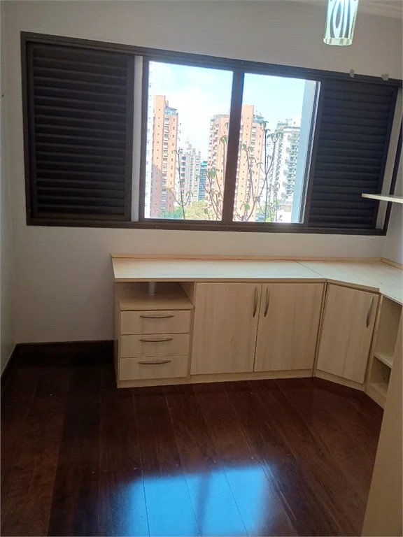 Apartamento à venda ou para alugar com 4 quartos, sendo 1 suíte, em Vila Andrade, São Paulo, SP