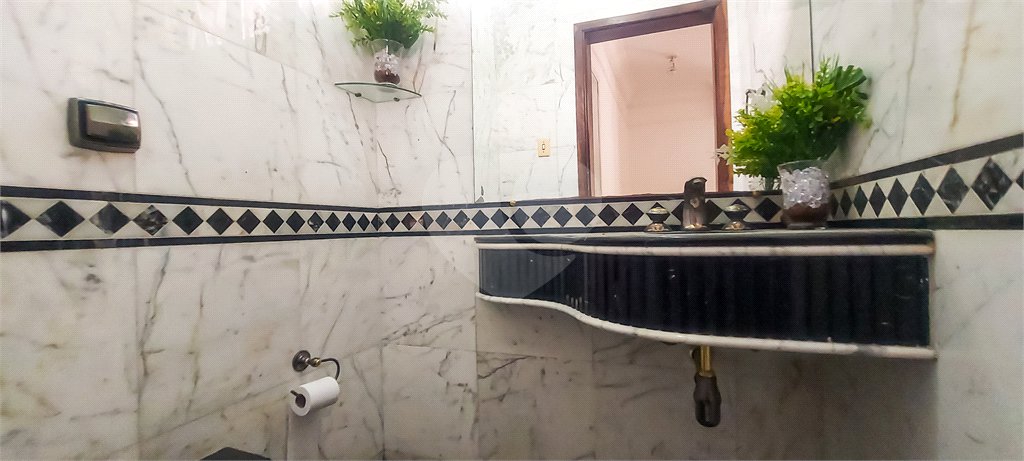 Casa à venda ou para alugar com 5 suítes em Granja Julieta, São Paulo, SP