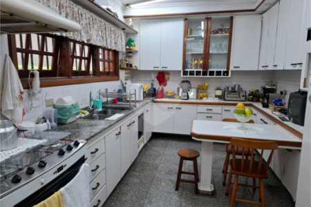 Sobrado à venda com 4 quartos, sendo 2 suítes,  em Jardim Leonor, São Paulo, SP