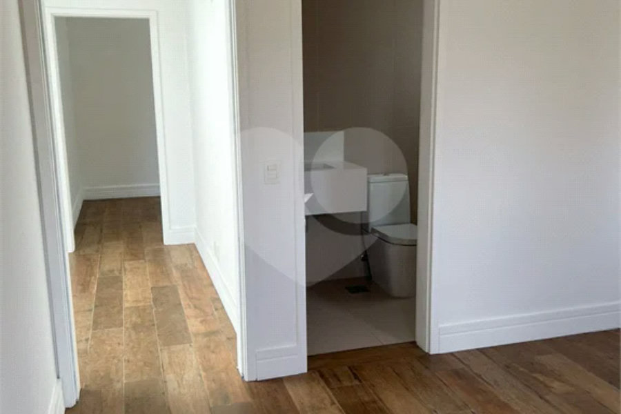 Casa à venda com 4 quartos, sendo 2 suítes, no condomínio Residencial Floresta, São Paulo - SP