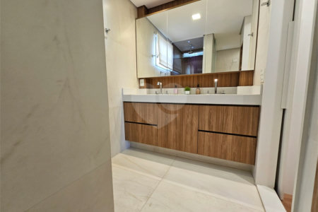 Apartamento à venda com 3 quartos, sendo 1 suíte, em Santo Amaro, São Paulo, SP