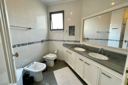 Apartamento à venda com 4 quartos, sendo 3 suítes, em Campo Belo, São Paulo, SP