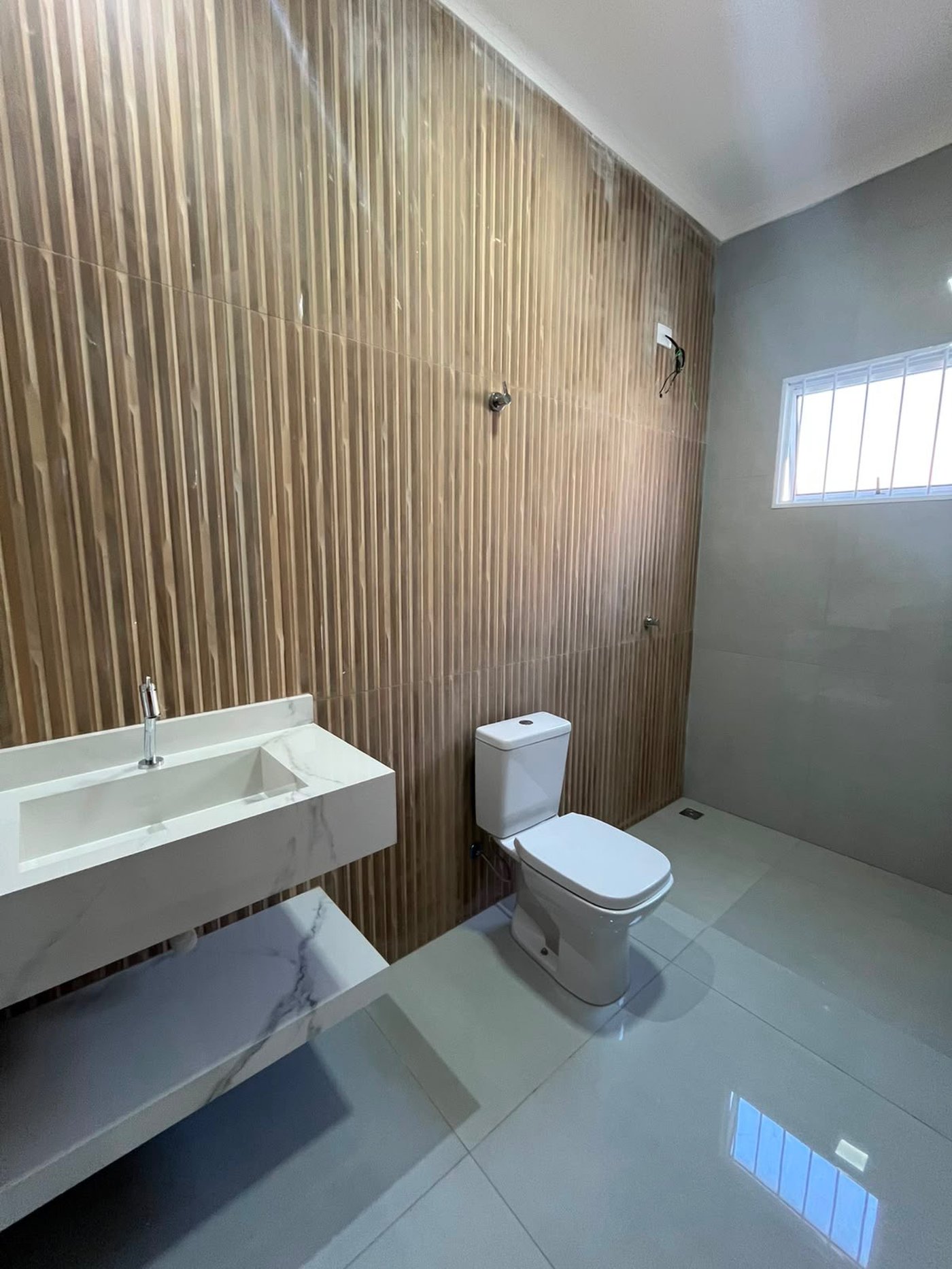 Casa à venda com 3 quartos, sendo 1 suíte,  em Bela Vista da Lagoa, Três Lagoas, MS