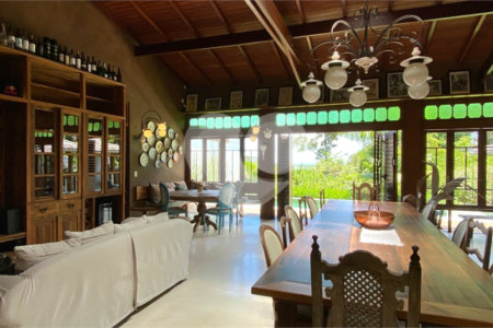 Casa à venda com 1 quarto, sendo 3 suítes, no Centro, Porto Seguro, BA