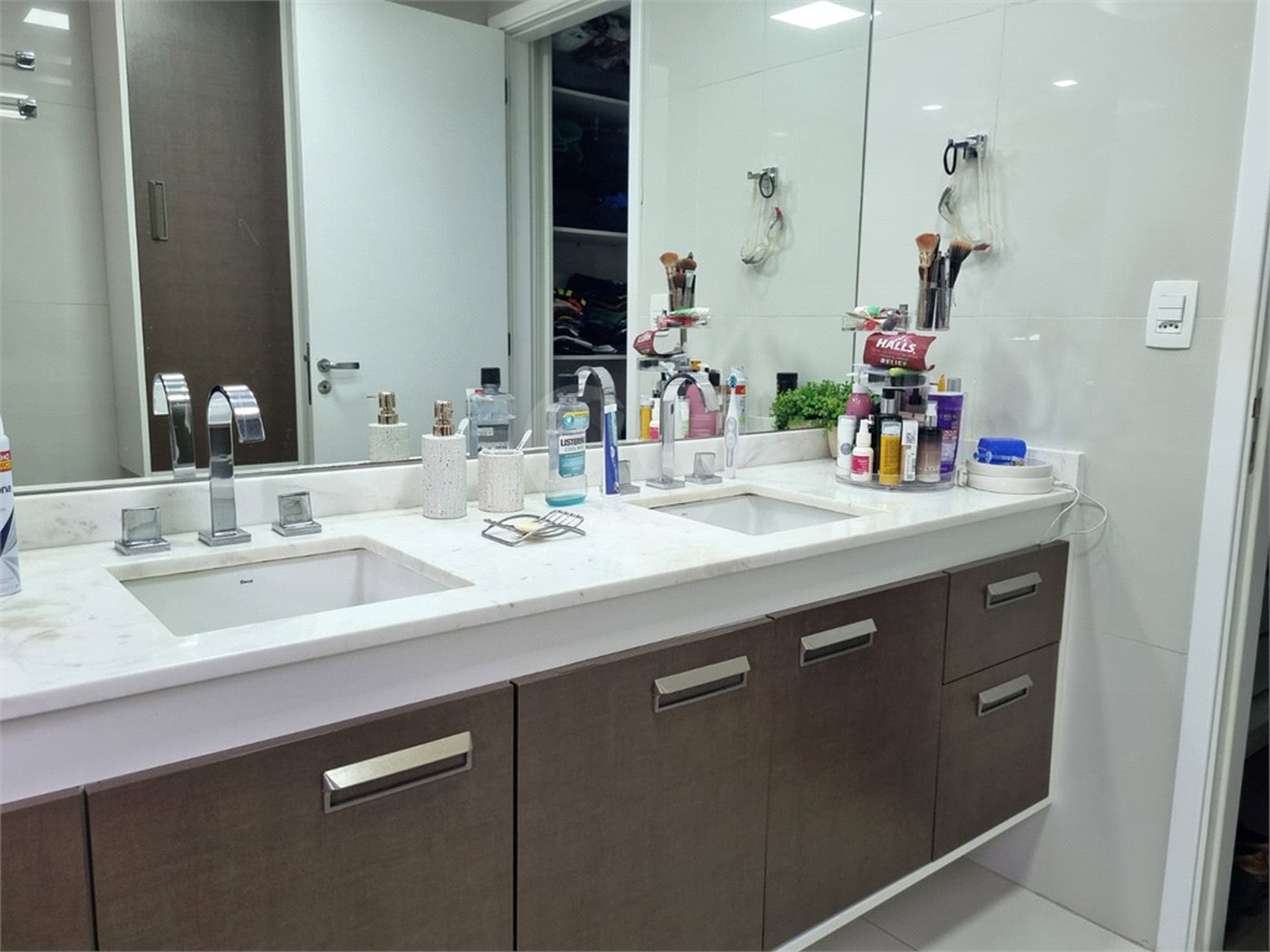 Apartamento à venda com 3 suítes em Vila Suzana, São Paulo, SP