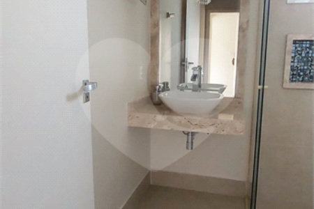 Casa à venda com 3 suítes no condomínio Figueira Garden, Atibaia - SP