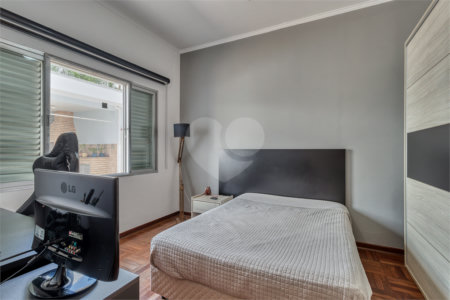 Casa Térrea à venda com 3 quartos, sendo 1 suíte,  em Alto da Boa Vista, São Paulo, SP