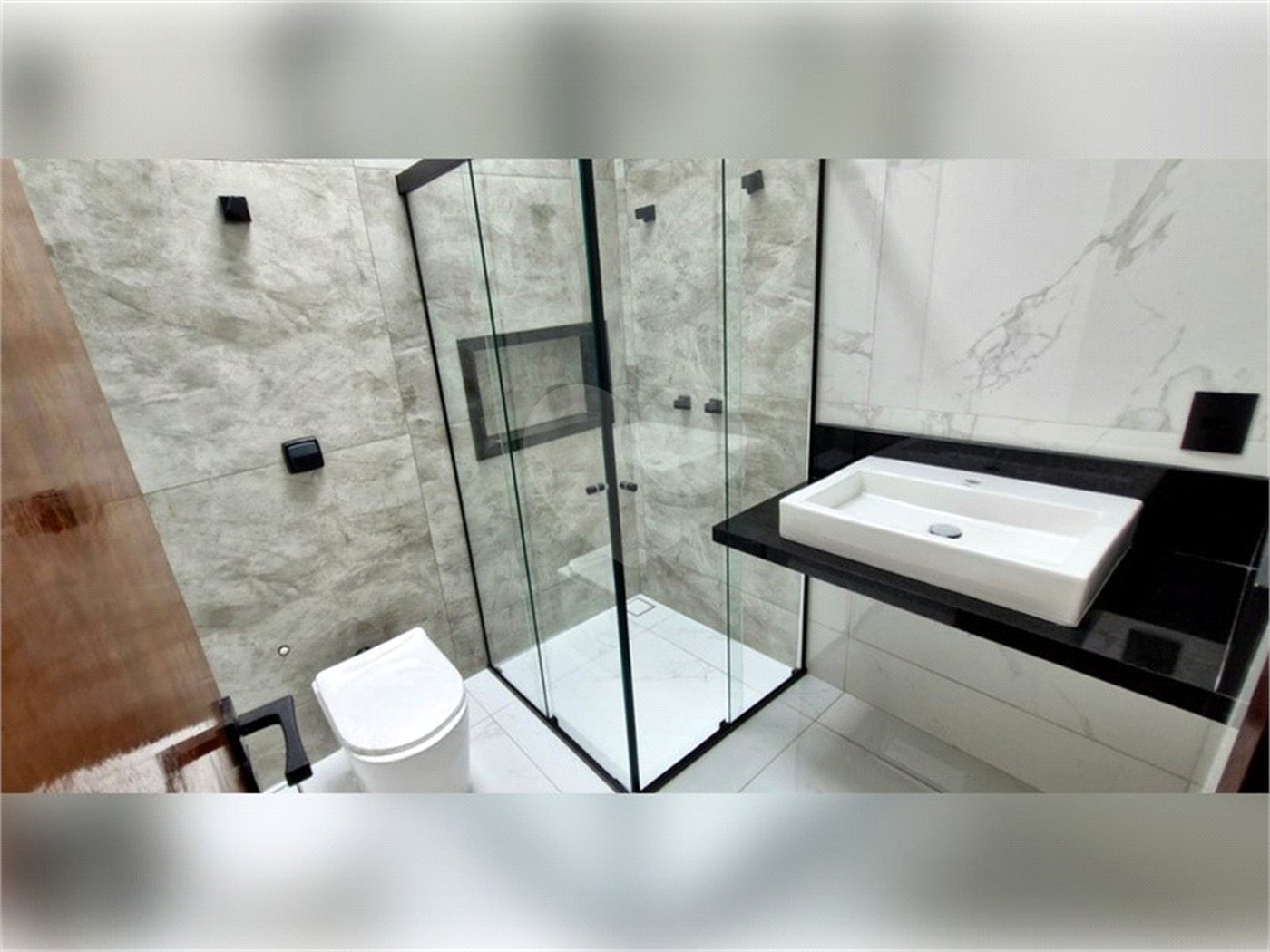 Casa à venda com 3 quartos, sendo 1 suíte, no condomínio Horto Florestal Villagio, Sorocaba - SP