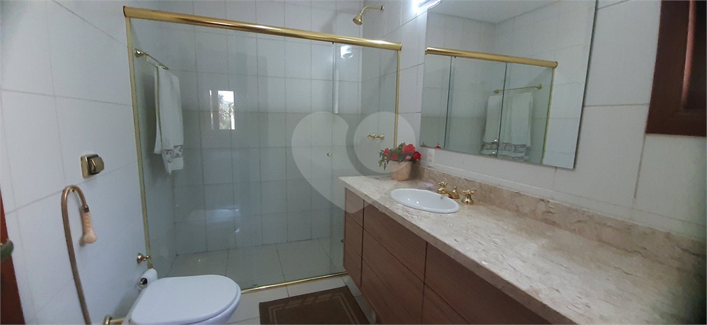 Casa à venda com 4 quartos, sendo 3 suítes, no condomínio Sausalito, Mairiporã - SP
