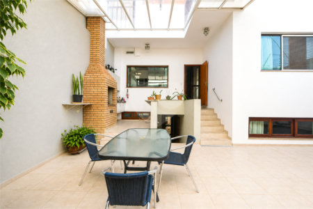Casa à venda ou para alugar com 4 suítes no condomínio Vila das Emboabas, São Paulo - SP