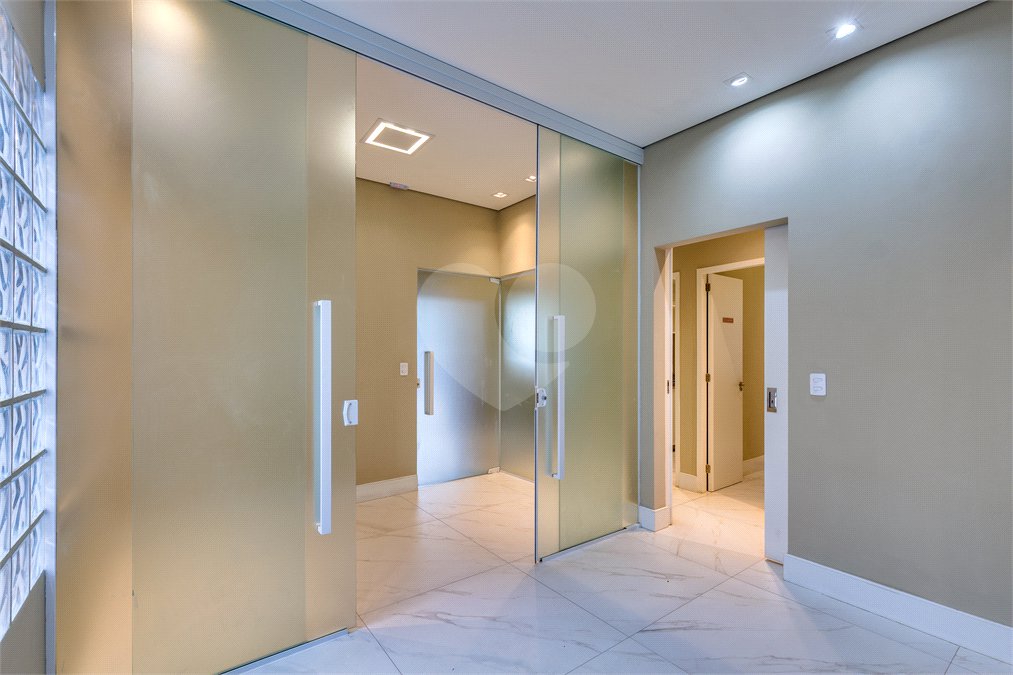 Casa à venda ou para alugar com 12 quartos, sendo 2 suítes, em Alto da Boa Vista, São Paulo, SP