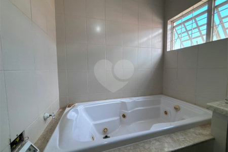 Casa à venda com 5 quartos, sendo 2 suítes,  em Jardim Maristela, Atibaia, SP